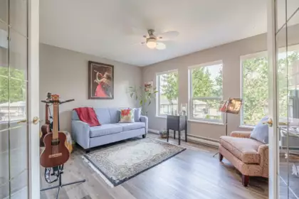 204 5768 Marine Way, Sechelt, BC, Sechelt — Apartment/Condo for sale