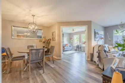 204 5768 Marine Way, Sechelt, BC, Sechelt — Apartment/Condo for sale