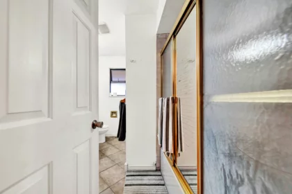 Primary Bathroom Photo of 12234 99a Avenue, Surrey, BC