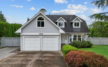 5668 E Sunrise Crescent, Surrey, BC, Surrey — Single Family Residence for sale
