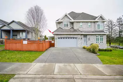 Living Room Photo of 7811 148 Street, Surrey, BC
