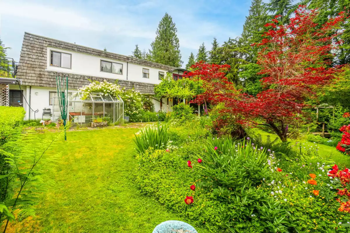 Dining Area Photo of 759 Vinedale Road, North Vancouver, BC