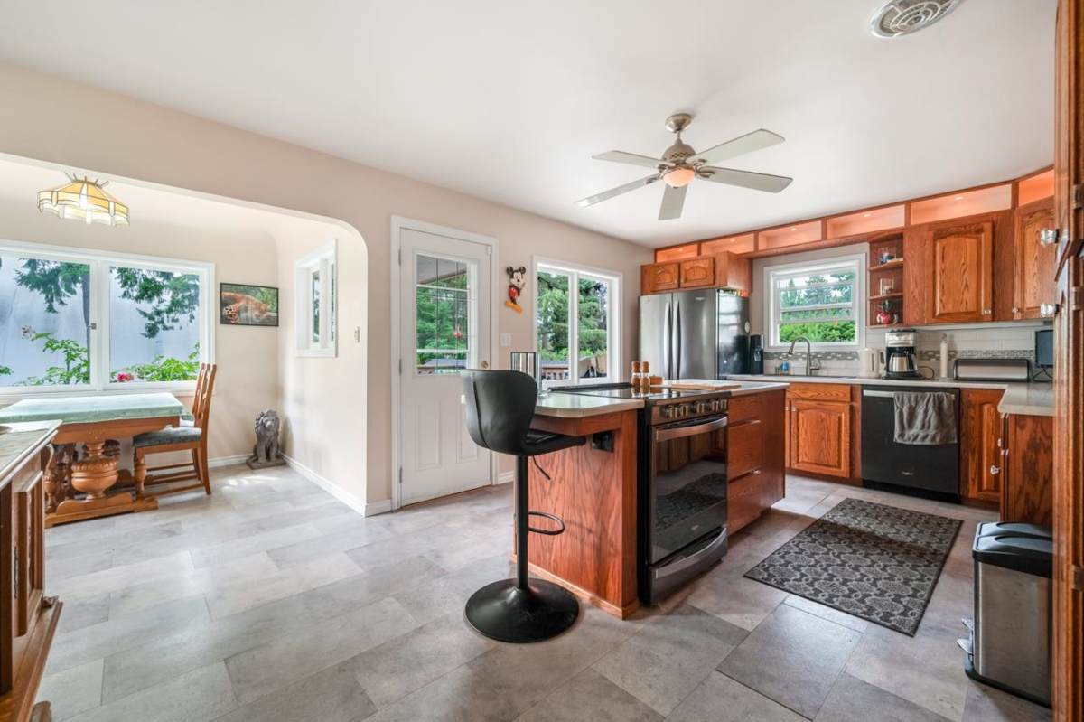Breakfast Nook Photo of 10320 Caithcart Road, Richmond, BC