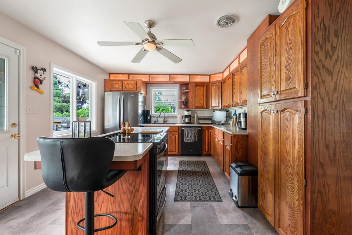 Kitchen Island Photo of 10320 Caithcart Road, Richmond, BC