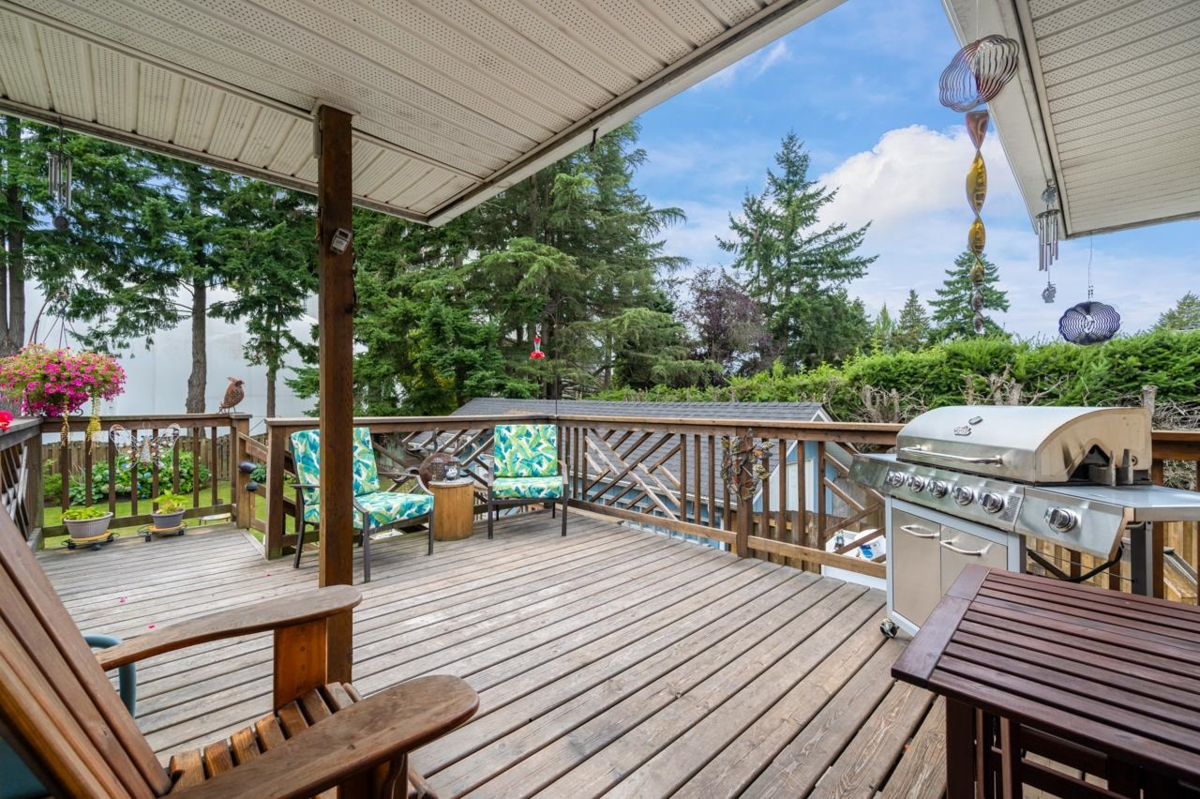 Kitchen Photo of 10320 Caithcart Road, Richmond, BC