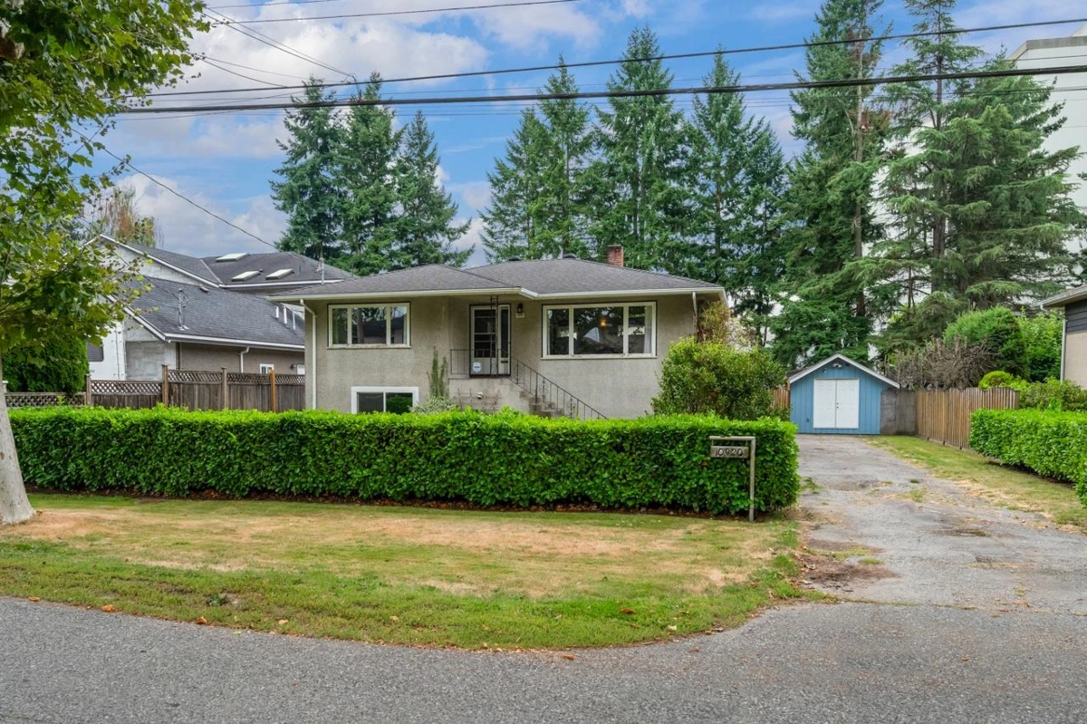 Swimming Pool Photo of 10320 Caithcart Road, Richmond, BC