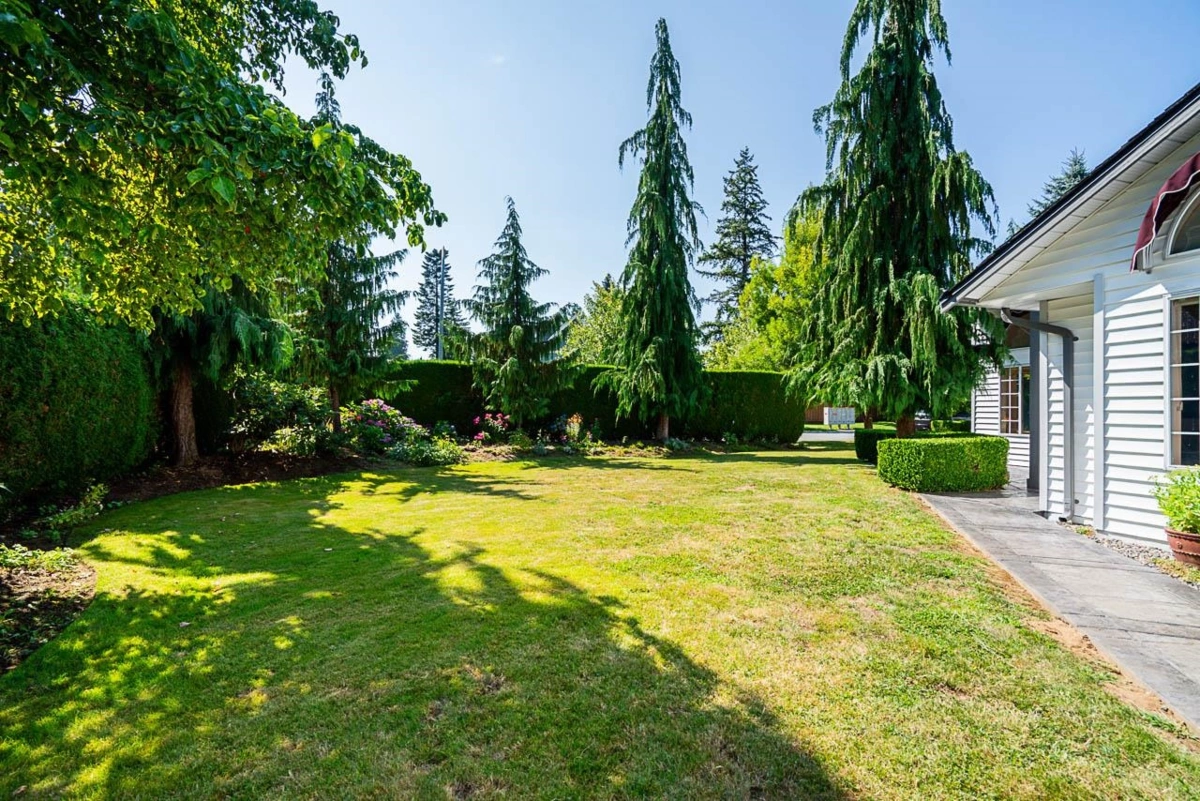 Living Room Photo of 20561 93a Avenue, Langley, BC