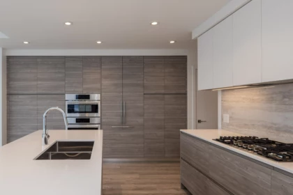 Kitchen Island Photo of 4505 680 Quayside Drive, New Westminster, BC