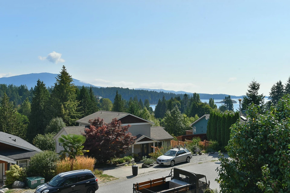 Dining Area Photo of 808 Bayview Heights Road, Gibsons, BC