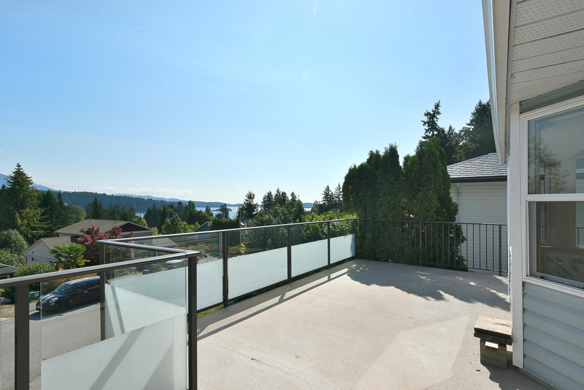 Family Room Photo of 808 Bayview Heights Road, Gibsons, BC