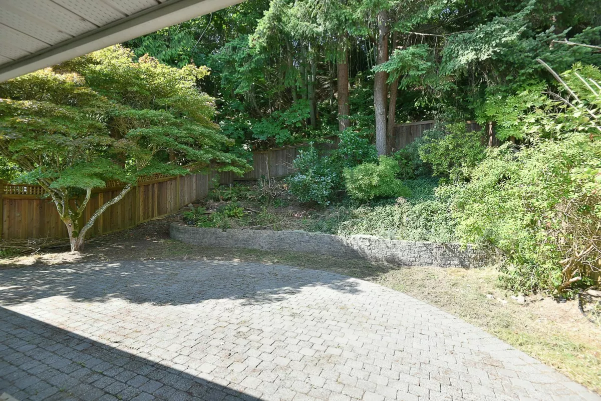 Hallway Photo of 808 Bayview Heights Road, Gibsons, BC