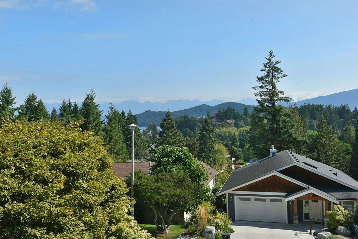 Kitchen Photo of 808 Bayview Heights Road, Gibsons, BC
