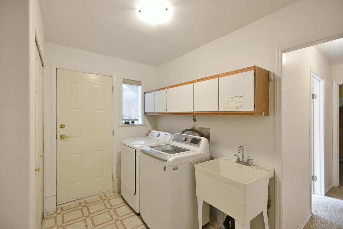 Laundry Room Photo of 808 Bayview Heights Road, Gibsons, BC