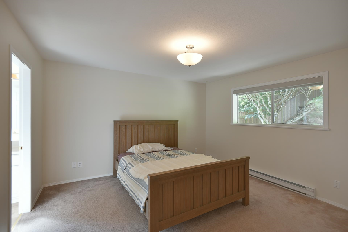 Primary Bathroom Photo of 808 Bayview Heights Road, Gibsons, BC