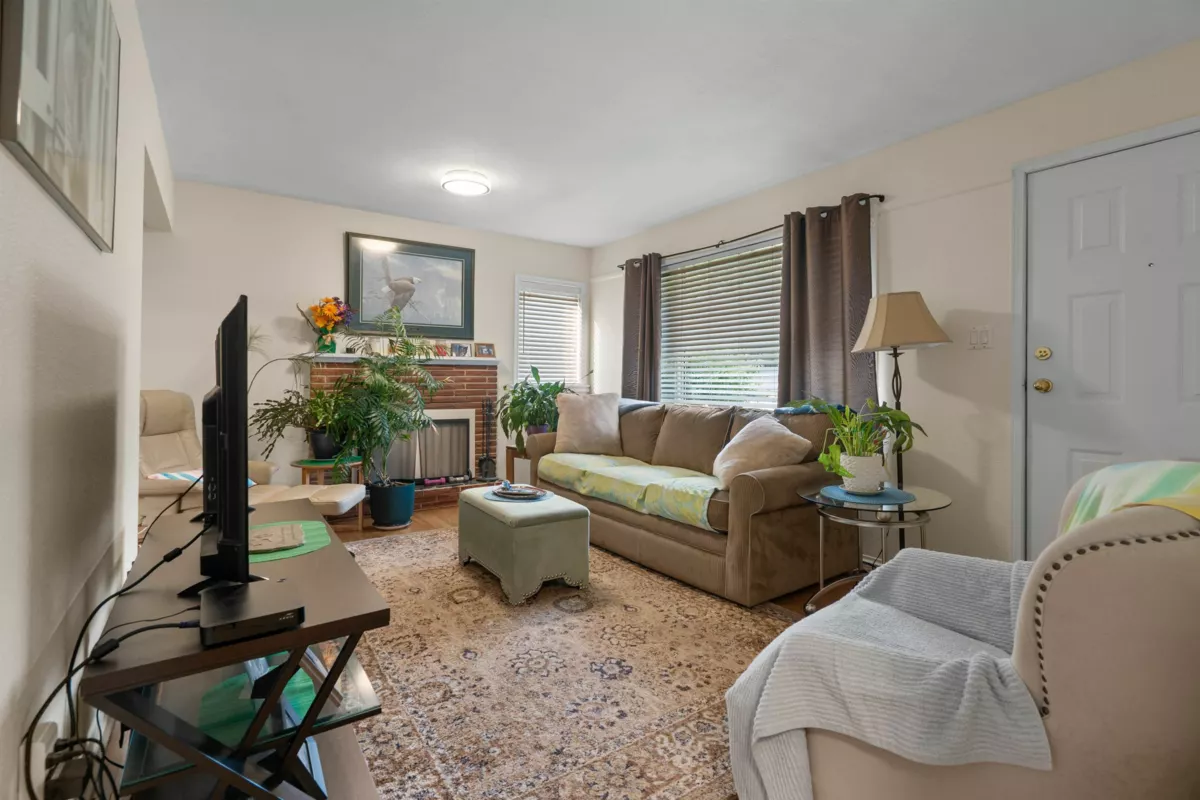 Family Room Photo of 7790 Grand Street, Mission, BC