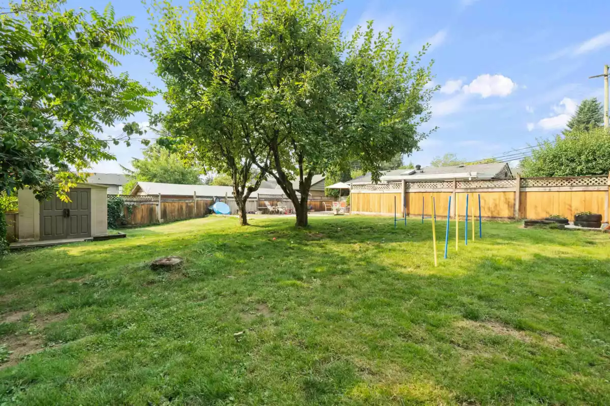 Garden / Landscaping Photo of 7790 Grand Street, Mission, BC