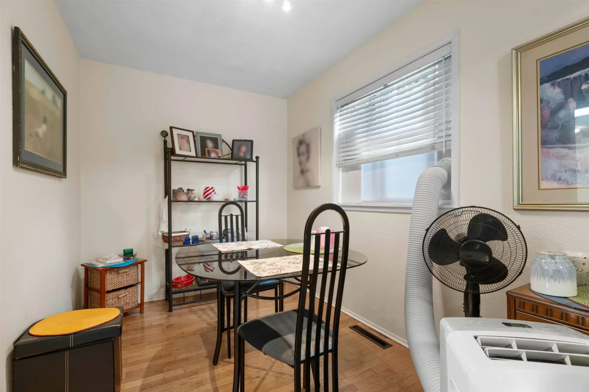 Kitchen Island Photo of 7790 Grand Street, Mission, BC