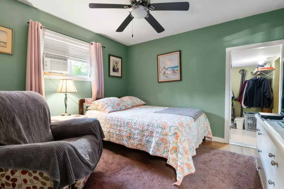 Powder Room Photo of 7790 Grand Street, Mission, BC