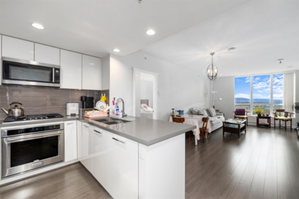2502 3093 Windsor Gate, Coquitlam, BC