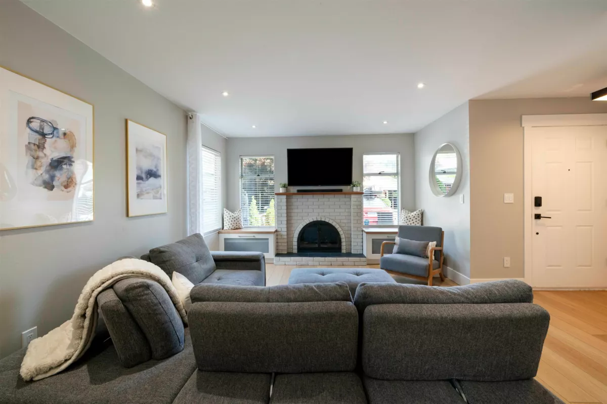 Kitchen Island Photo of 1261 River Drive, Coquitlam, BC