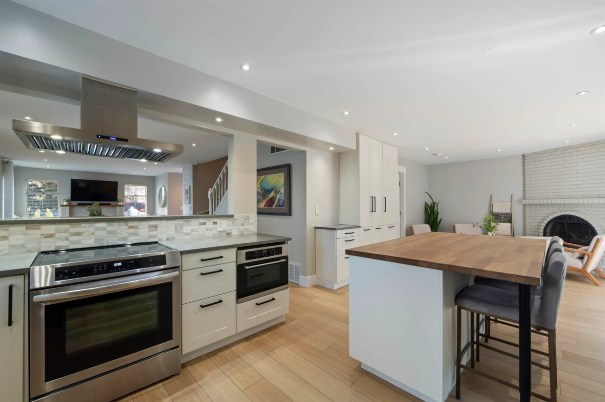 Walk-In Closet Photo of 1261 River Drive, Coquitlam, BC