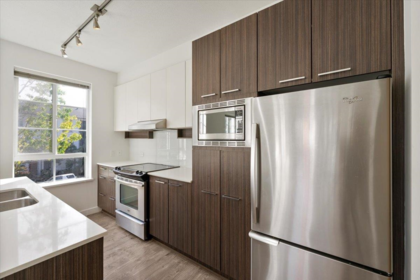 215 545 Foster Avenue, Coquitlam, BC, Coquitlam — Apartment/Condo for sale