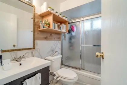 Powder Room Photo of 7147 129a Street, Surrey, BC