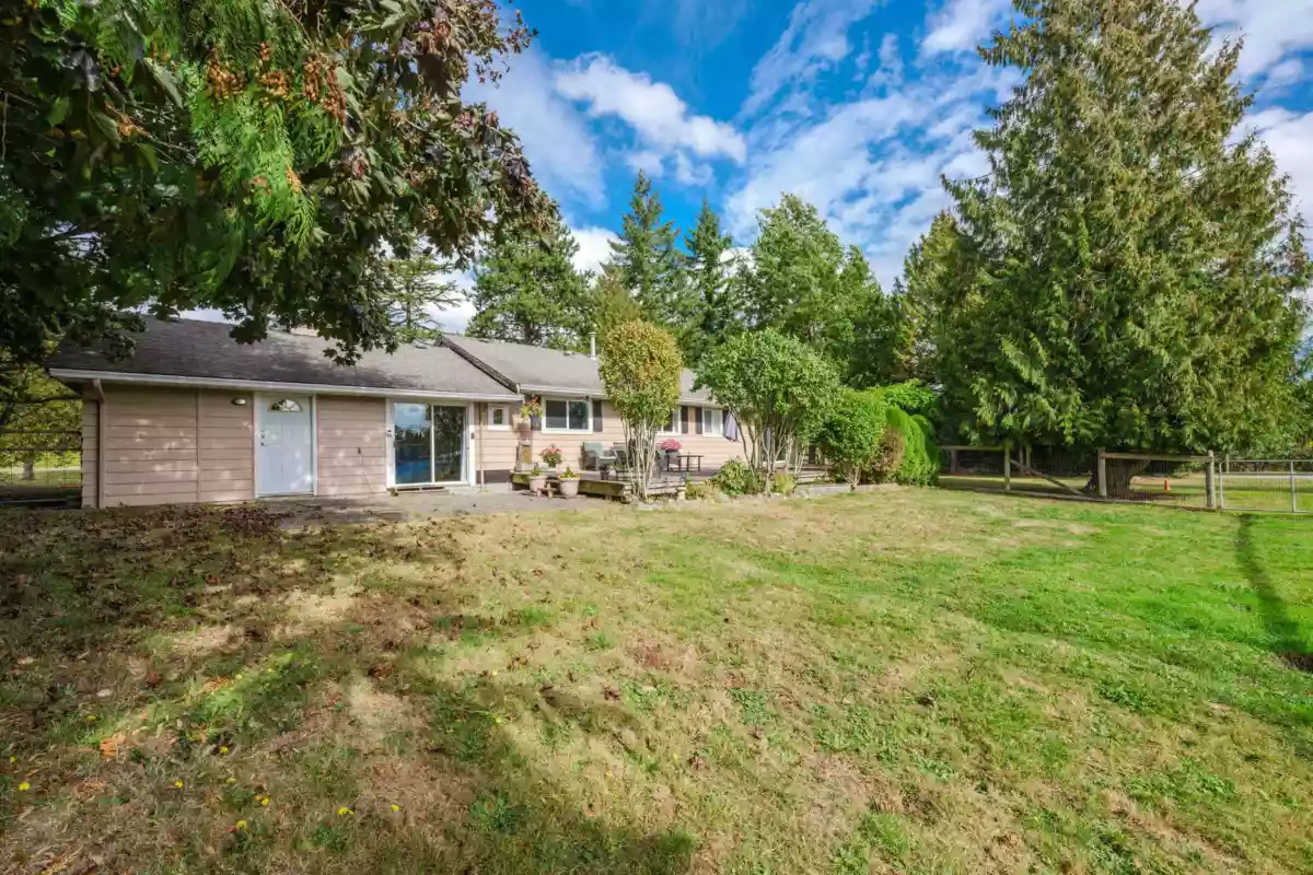 Entry Foyer Photo of 20228 8 Avenue, Langley, BC