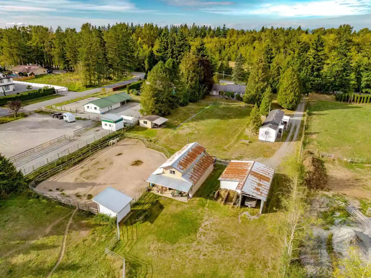 Kitchen Island Photo of 20228 8 Avenue, Langley, BC