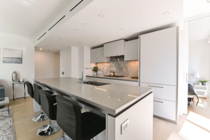 402 889 Pacific Street, Vancouver, BC, Vancouver — Apartment/Condo for sale