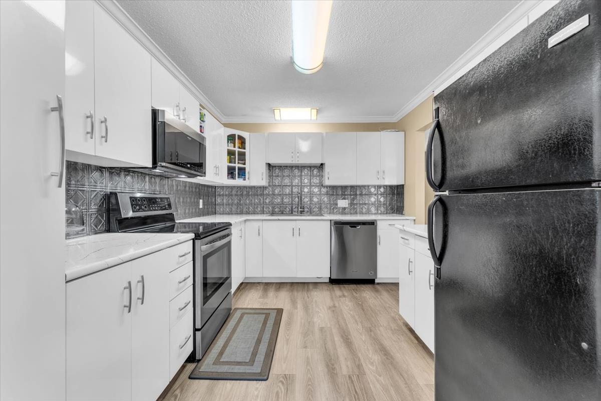 Breakfast Nook Photo of 28 2050 Gladwin Road, Abbotsford, BC