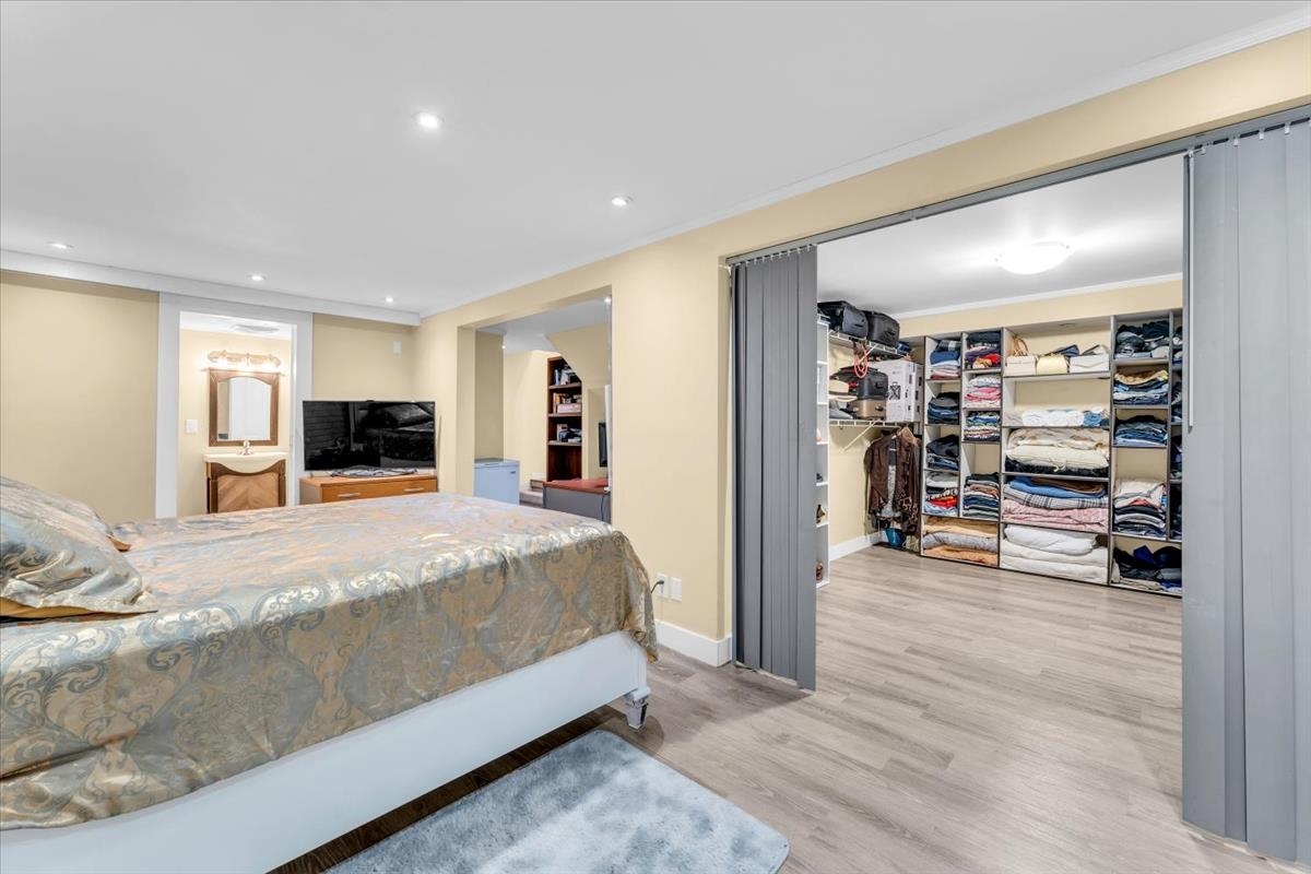 Entry Foyer Photo of 28 2050 Gladwin Road, Abbotsford, BC