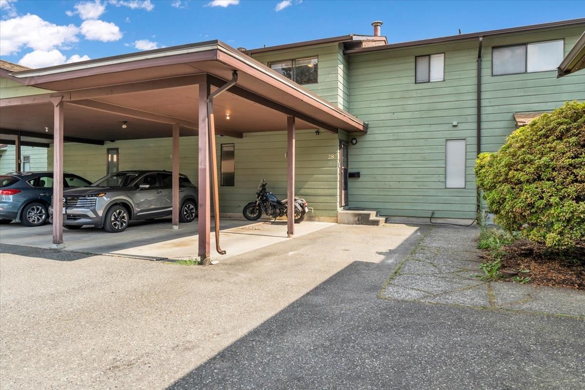Kitchen Photo of 28 2050 Gladwin Road, Abbotsford, BC