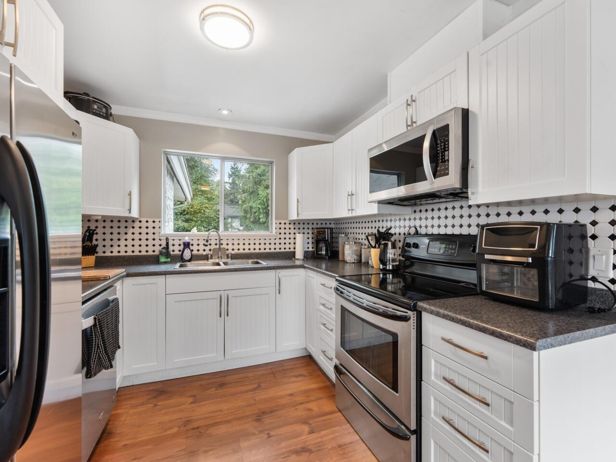 Guest Bathroom Photo of 11872 78b Avenue, Delta, BC