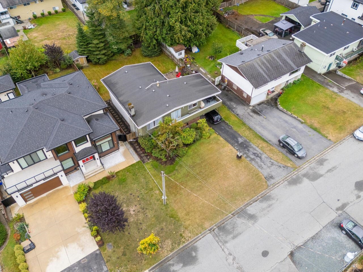 Kitchen Island Photo of 11872 78b Avenue, Delta, BC
