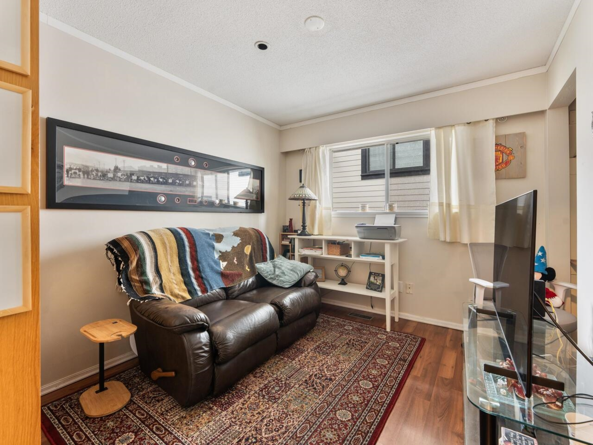 Laundry Room Photo of 11872 78b Avenue, Delta, BC