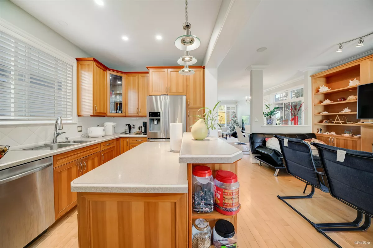 Kitchen Island Photo of 5731 148b Street, Surrey, BC