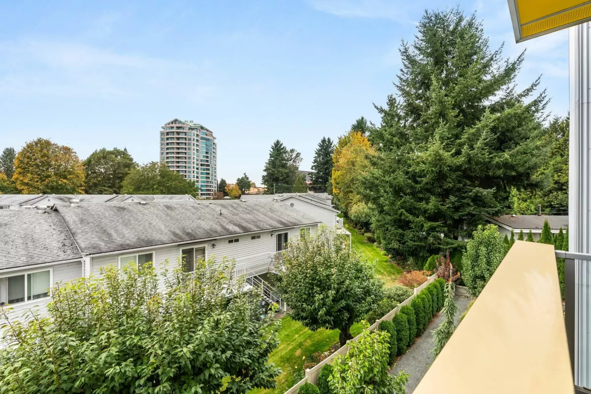 Backyard Photo of 301 2555 Ware Street, Abbotsford, BC