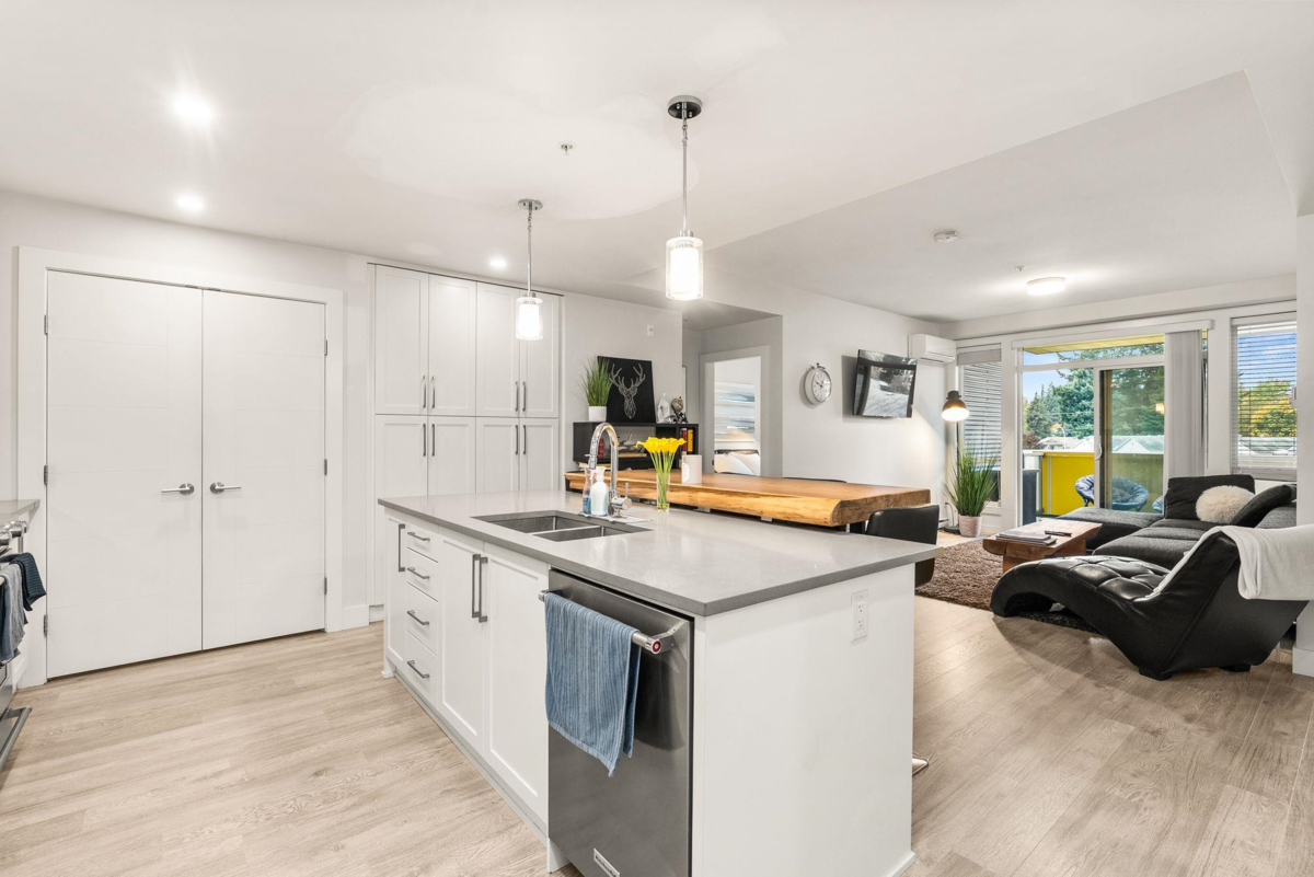 Kitchen Island Photo of 301 2555 Ware Street, Abbotsford, BC