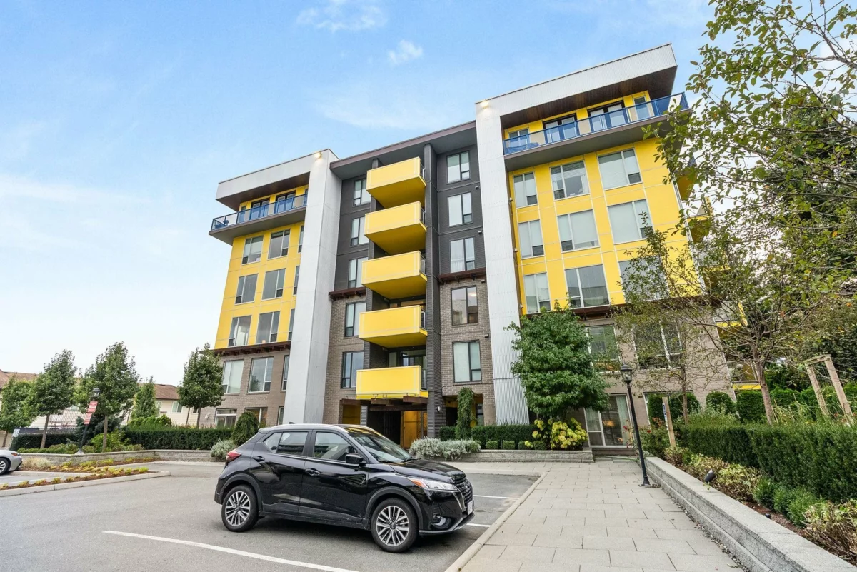 Living Room Photo of 301 2555 Ware Street, Abbotsford, BC