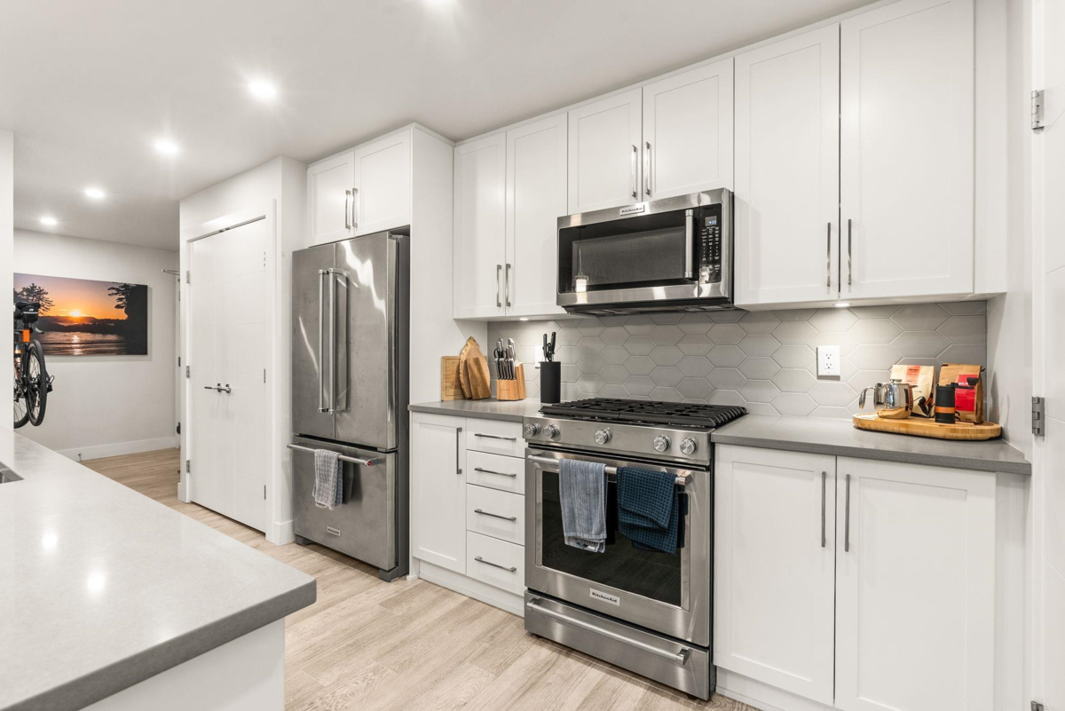 Primary Bathroom Photo of 301 2555 Ware Street, Abbotsford, BC