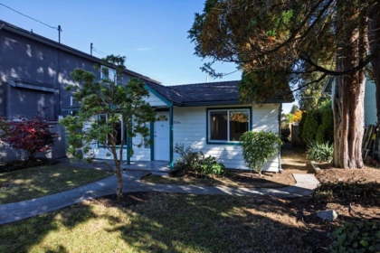 1544 Sutherland Avenue, North Vancouver, BC, North Vancouver — Single Family Residence for sale