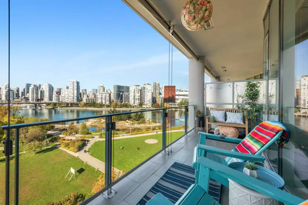 Front Yard Photo of 805 1616 Columbia Street, Vancouver, BC