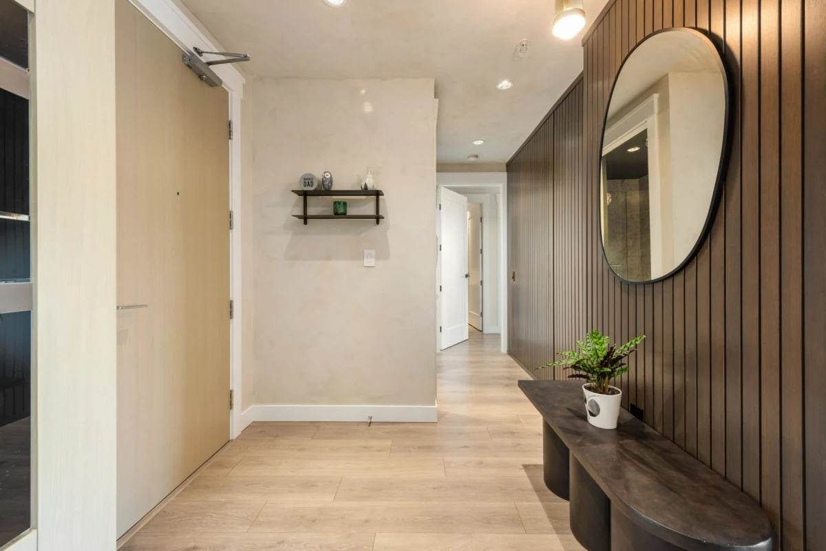 Kitchen Island Photo of 805 1616 Columbia Street, Vancouver, BC