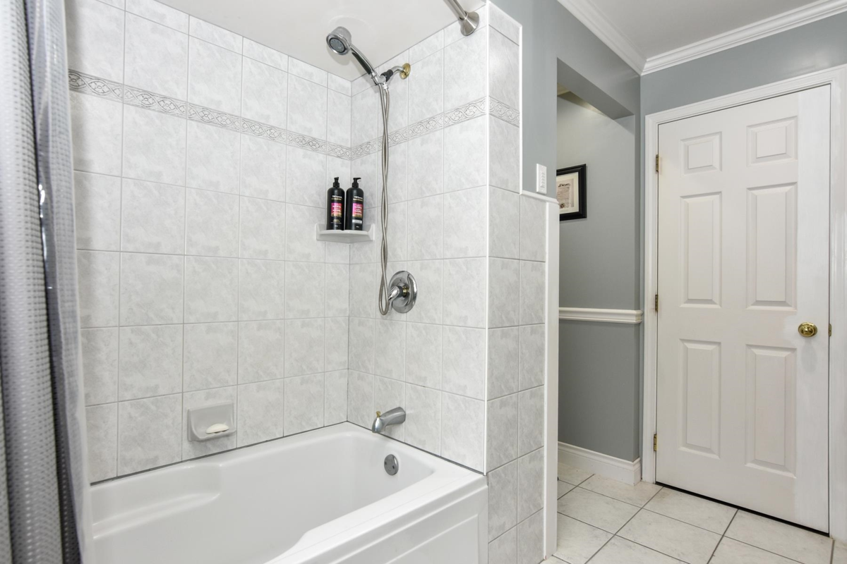 Basement Recreation Room Photo of 4222 Victory Street, Burnaby, BC