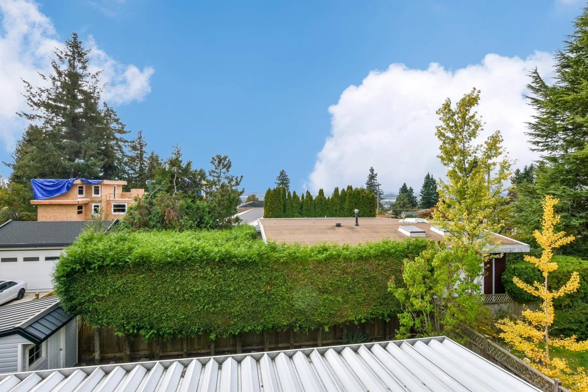 Entry Foyer Photo of 4222 Victory Street, Burnaby, BC