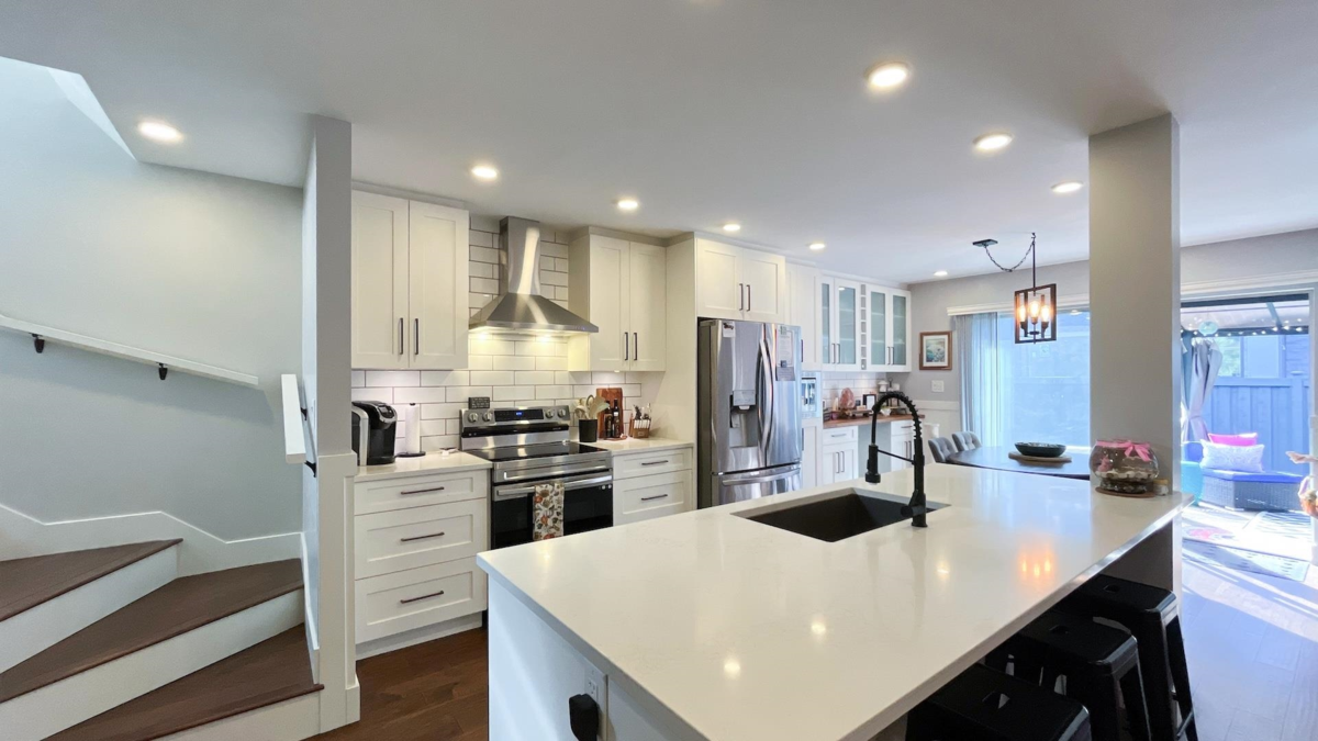 Dining Area Photo of 107 19352 Fraser Highway, Surrey, BC