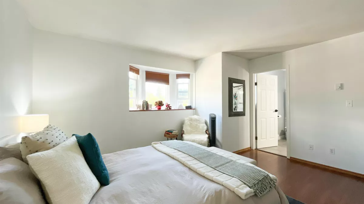 Entry Foyer Photo of 107 19352 Fraser Highway, Surrey, BC