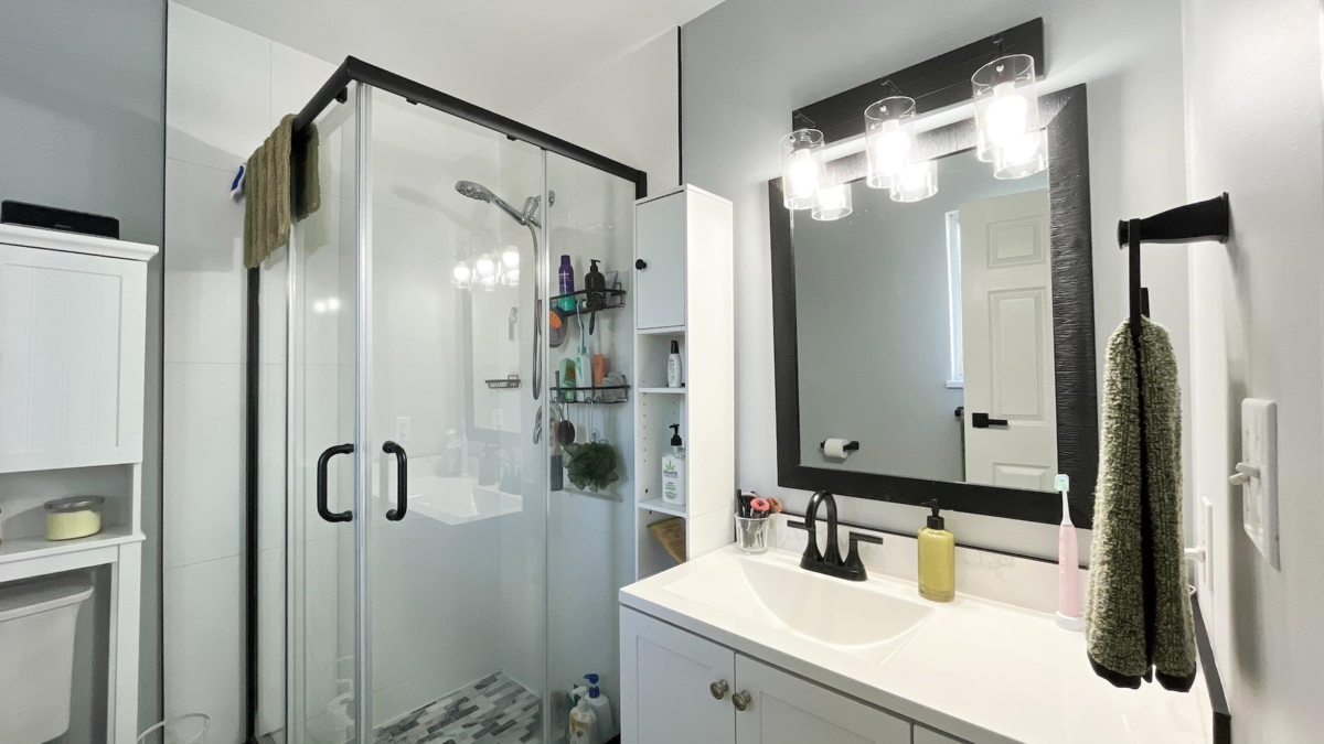 Hallway Photo of 107 19352 Fraser Highway, Surrey, BC