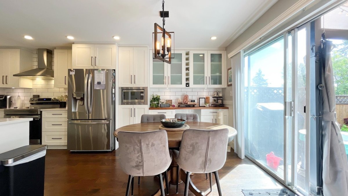 Kitchen Island Photo of 107 19352 Fraser Highway, Surrey, BC